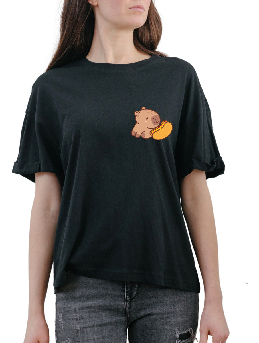 Playera Negra Mujer – Capibara con Hot Dog Divertido | Minimalismo Urbano Ajolotástico