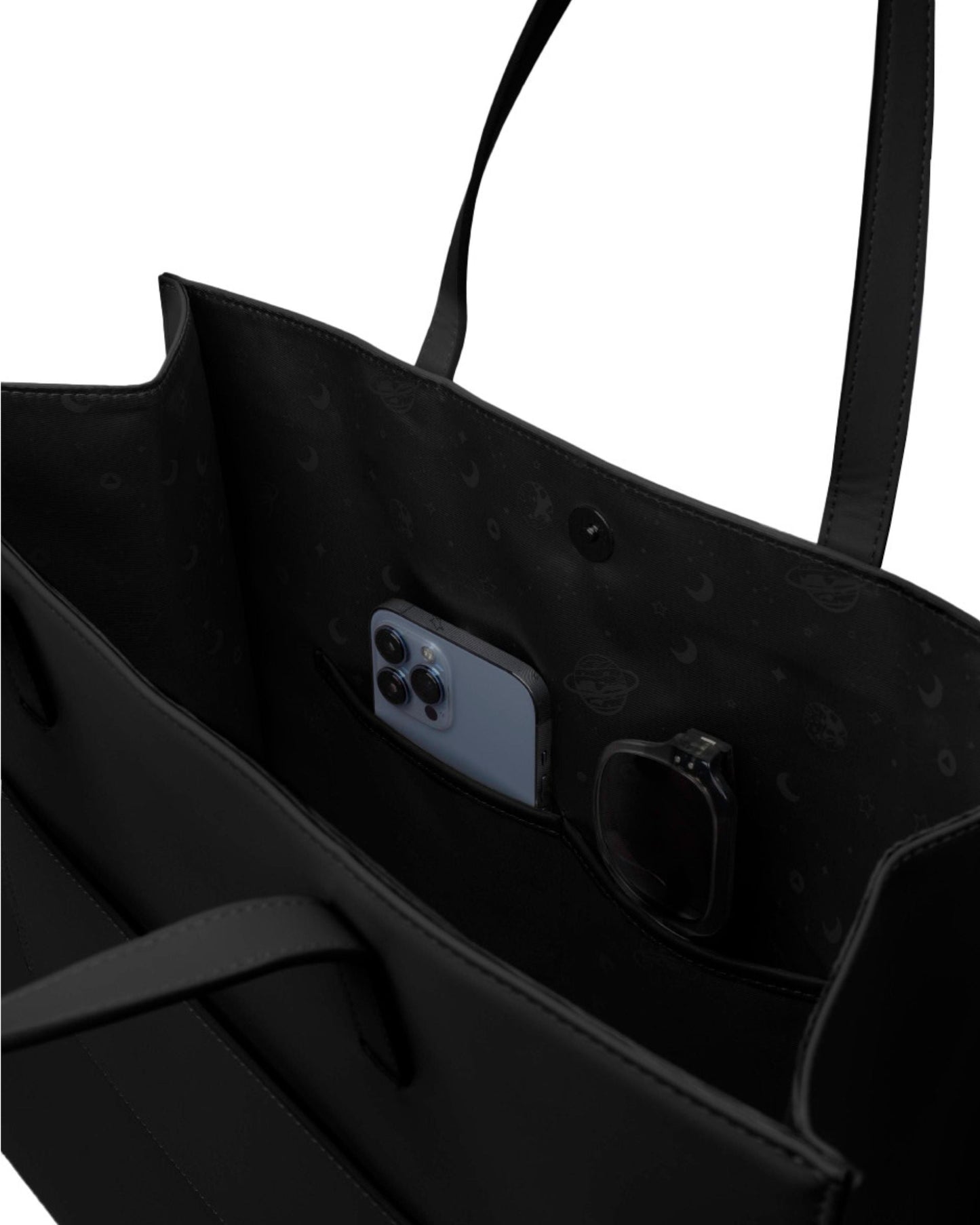 The Travel–Tote .3 Strahyd