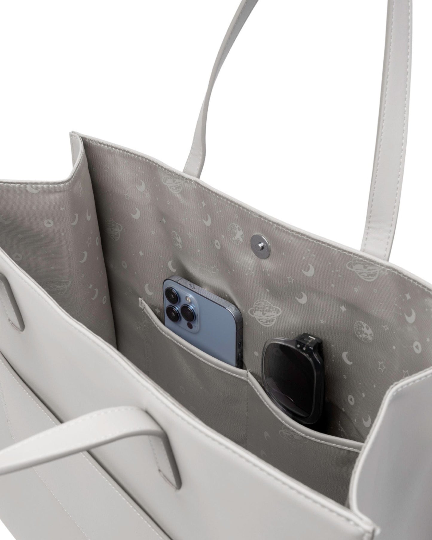 The Travel–Tote .3 Strahyd