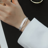 Möbius strip bracelet, women's bracelet, high-end fashion and personalized hand jewelry