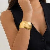 Design inspired metal snake stripe wide bracelet, fashionable and niche texture, circular opening bracelet for women