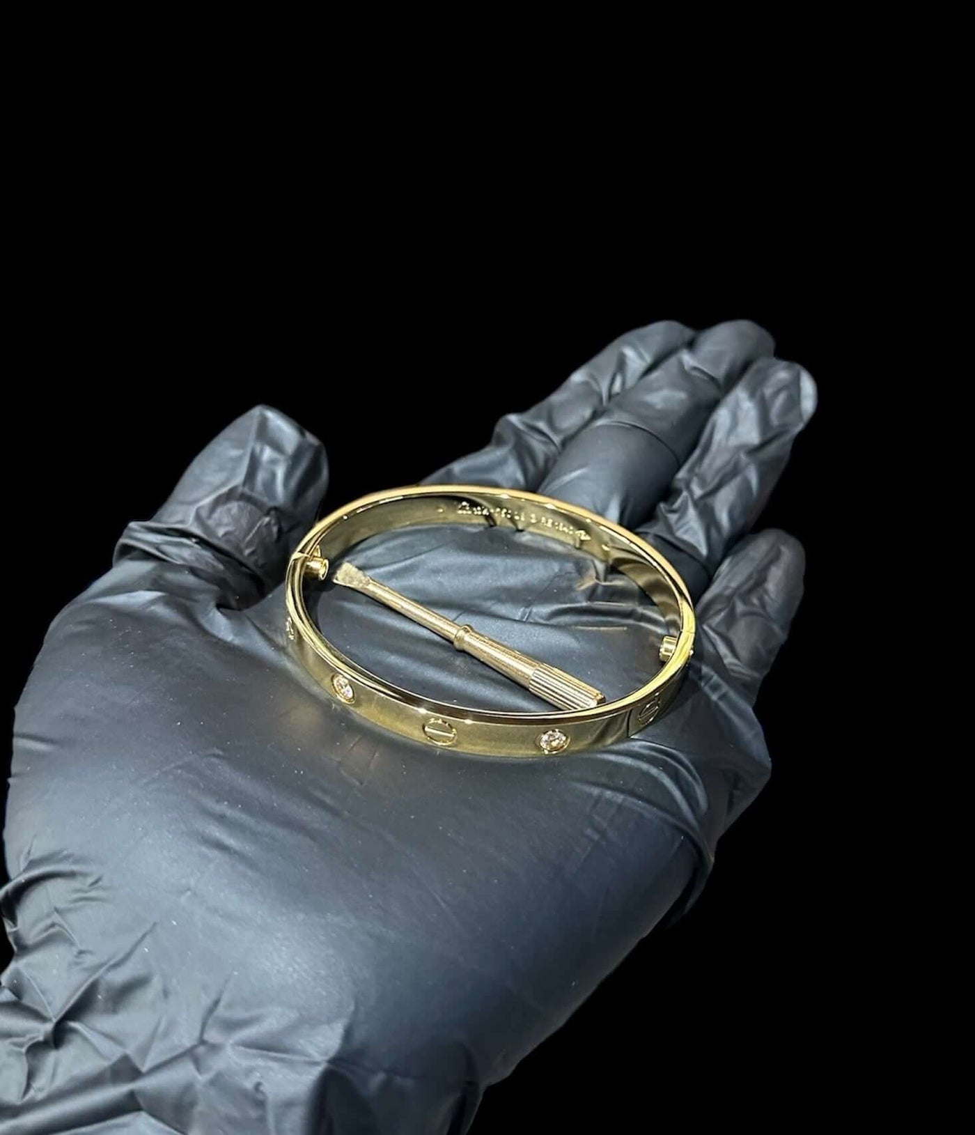 Pulsera Crtr Love Dorada Zirconias All In Men Joyeria