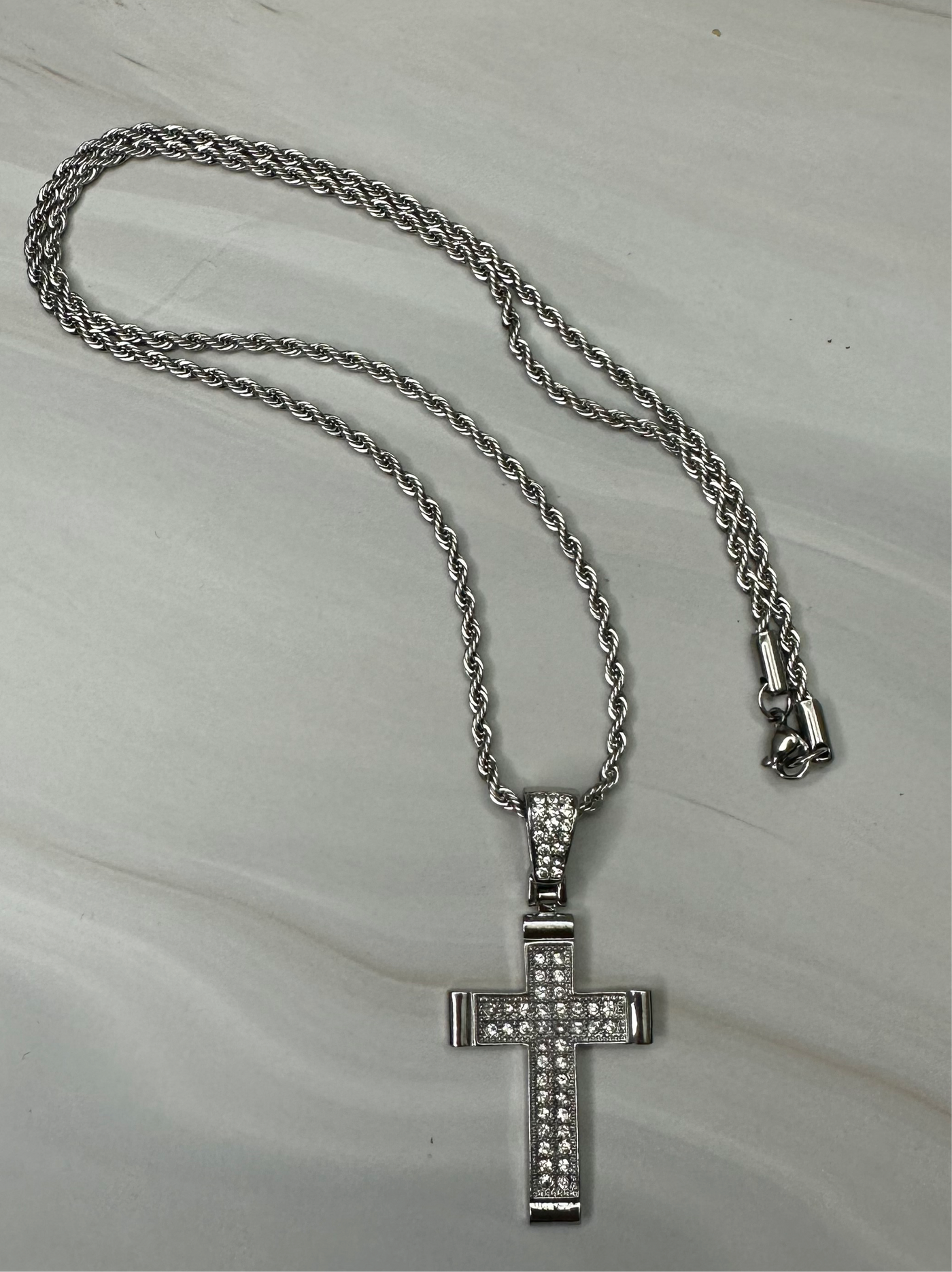 Cadena con Dije Cruz Zirconias Plana 5 cm All In Men Joyeria