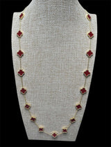 Cadena de acero inoxidable Treboles VC 20 Estilo Van Cleef, elegante diseño con tréboles rojos y dorados.