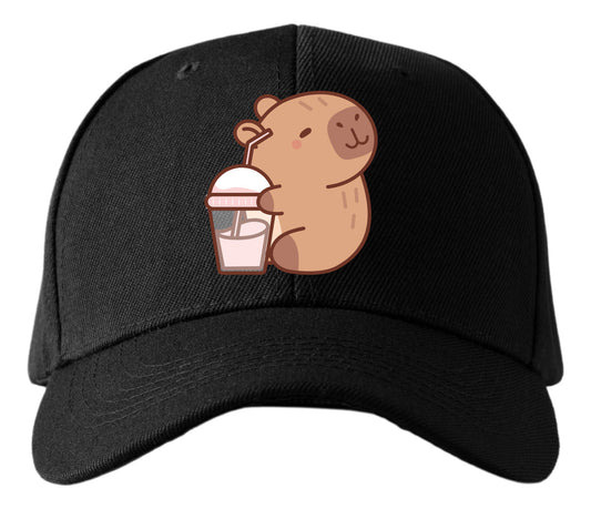 Gorra Negra Tipo Baseball – Capibara con Malteada | Accesorios Unisex