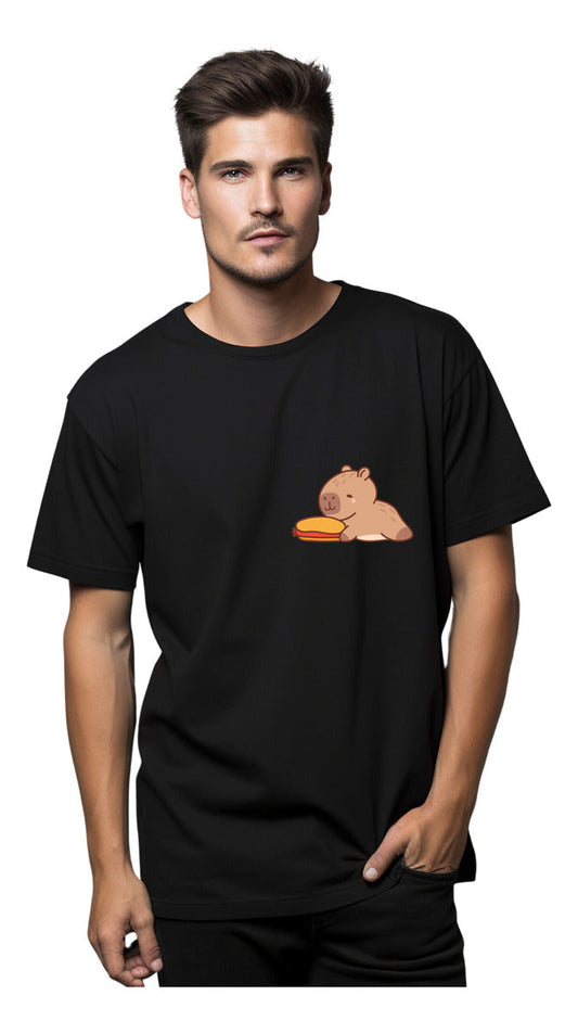 Playera Negra Hombre – Capibara con Salchicha Hot Dog Divertido | Minimalismo Urbano Ajolotástico