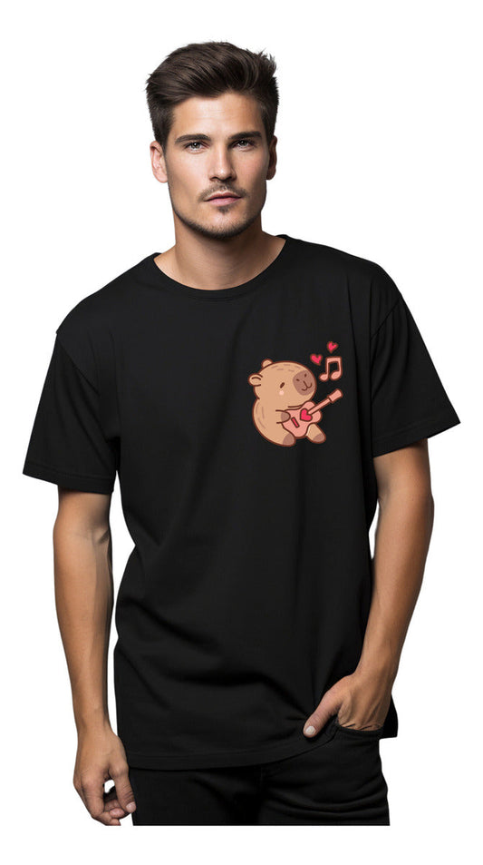 Playera Negra Hombre – Capibara Tocando Guitarra | Minimalismo Urbano
