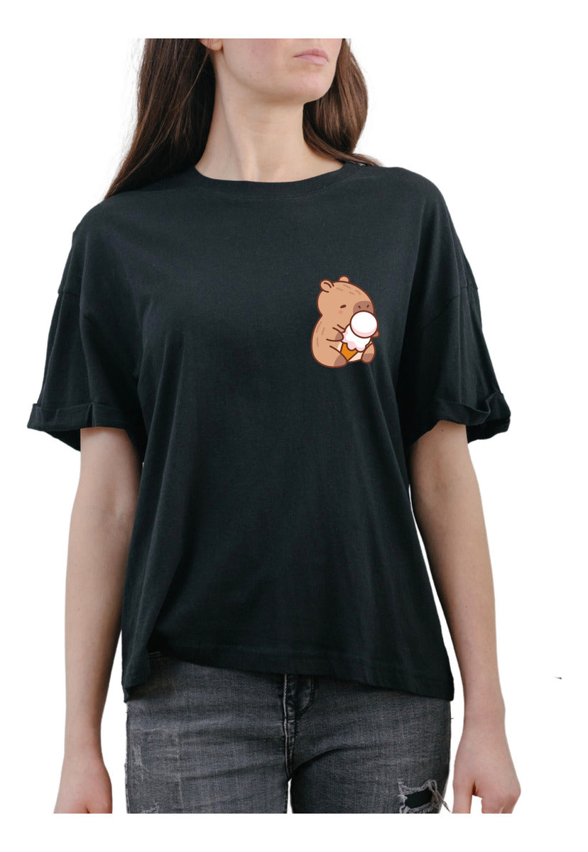 Playera Negra Mujer – Capibara con Helado | Diseño Divertido Minimalista Ajolotástico