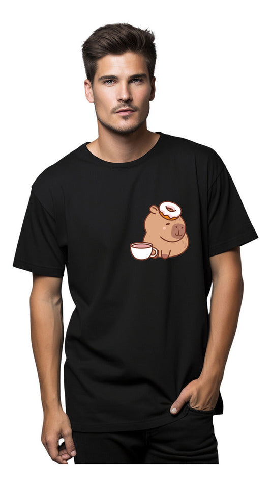 Playera Negra Hombre – Capibara con Dona y Café | Minimalismo Urbano