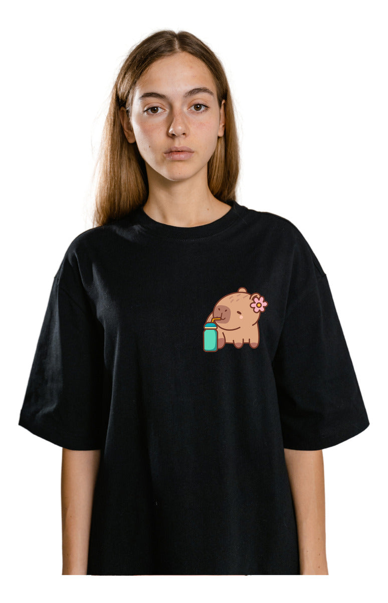 Playera Negra Mujer – Capibara con Juguito | Modelismo Urbano Ajolotástico