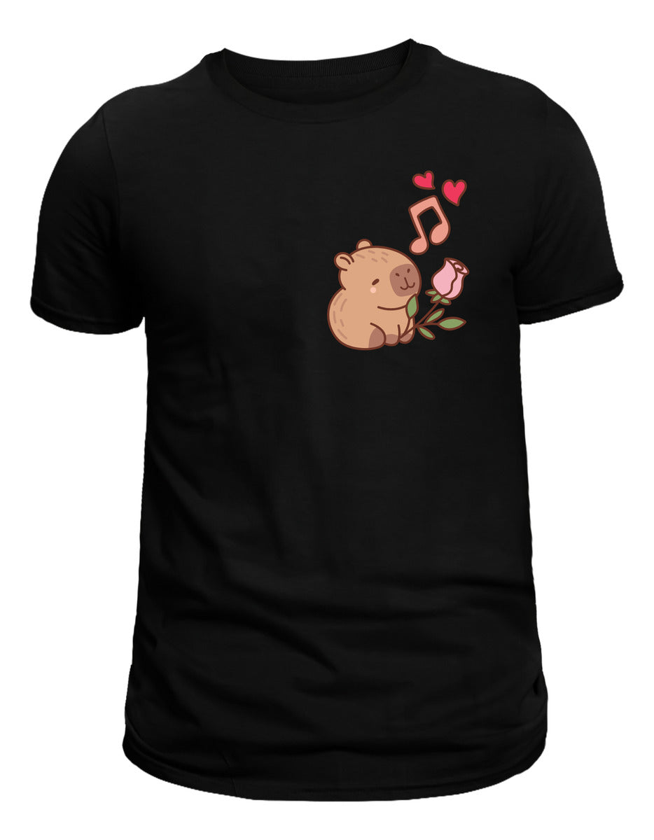 Playera Negra Hombre – Capibara Cantando con Corazones | Minimalismo Urbano Ajolotástico