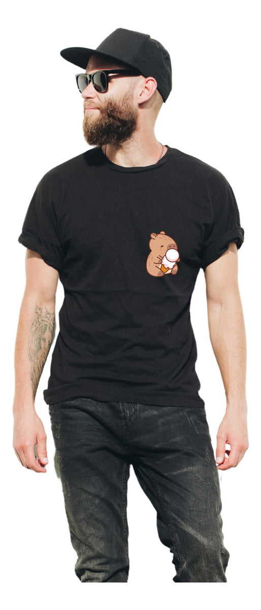 Playera Negra Hombre – Capibara con Helado | Diseño Divertido Minimalista Ajolotástico