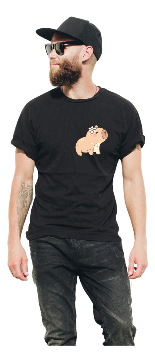Playera Negra Hombre – Capibara con Flor | Diseño Tierno Minimalista | Minimalismo Urbano Ajolotástico