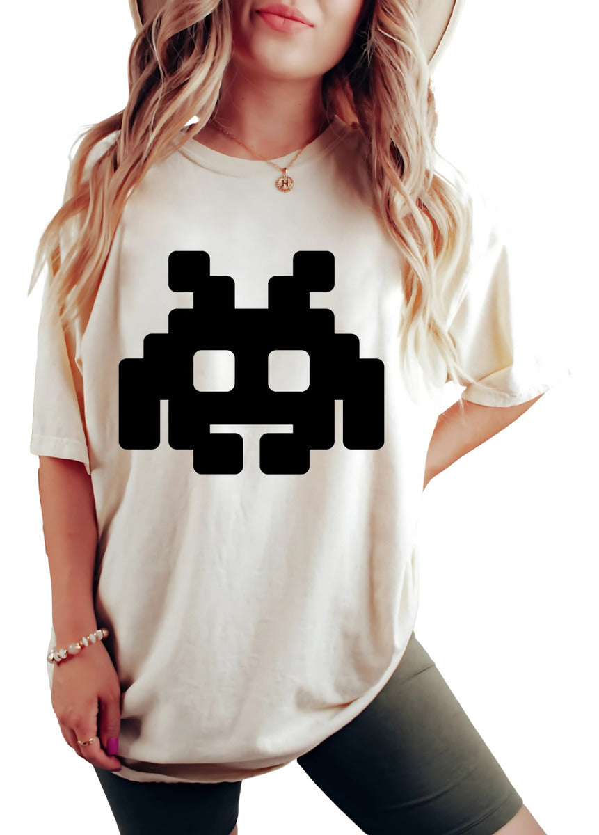 Playera Blanca y Negra Mujer – Marciano Pixel Art Minimalista | Minimalismo Urbano Ajolotástico