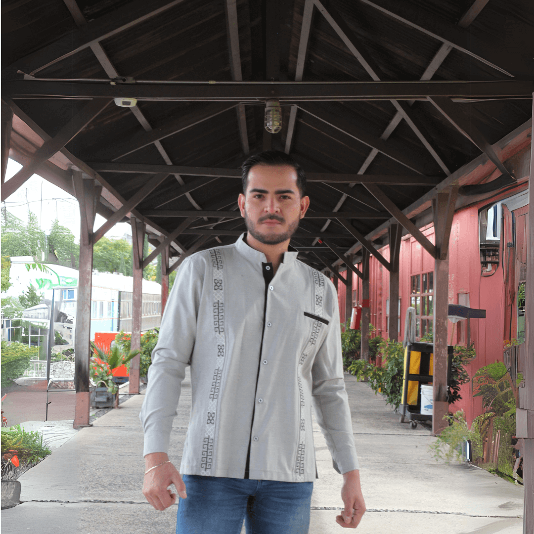 Camisa Guayabera Gris Claro Manga/Larga LeMaan Tienda de Moda Artesanal