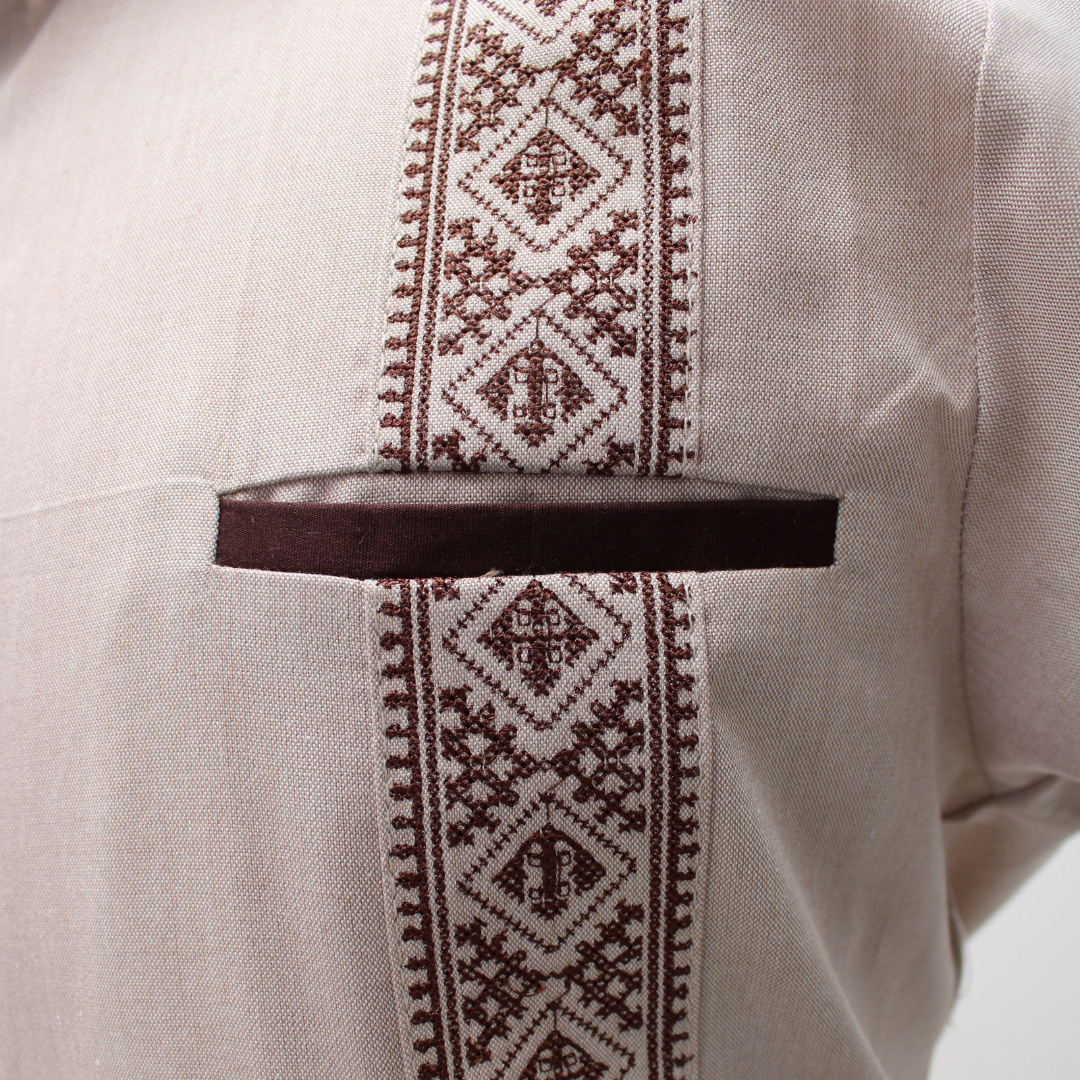 Camisa Guayabera Café Claro Bordada en Punto de Cruz LeMaan Tienda de Moda Artesanal