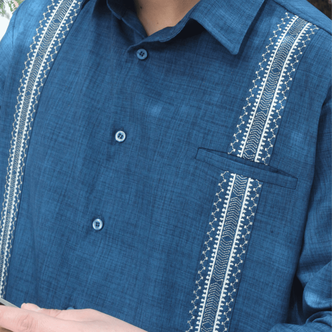 Camisa Guayabera Bordada Azul Petroleo Manga/Larga LeMaan Tienda de Moda Artesanal