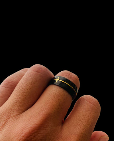 Anillo Negro Redondo Cruz Dorada All In Men Joyeria