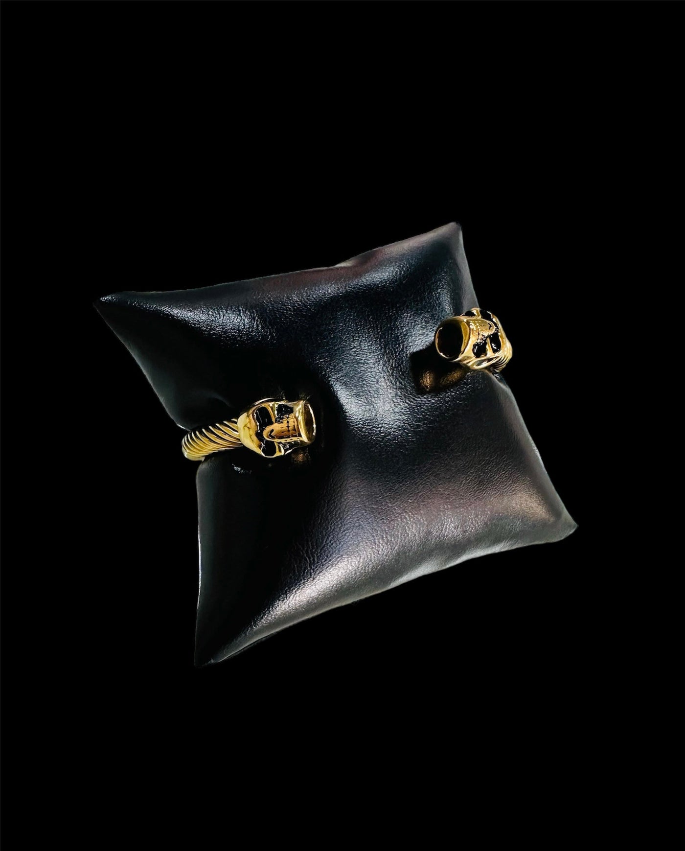 Pulsera Dorada Calavera Negra All In Men Joyeria