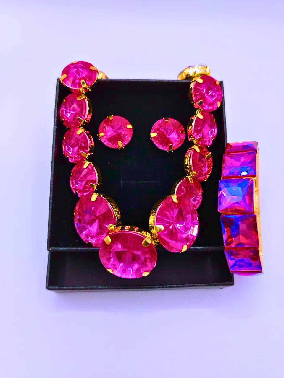 NEB0015,16,17,18 - Collar y Aretes Aleación Circonita Cubica Negro,Rojo y Blanco Calenbi Calenbi Joyería