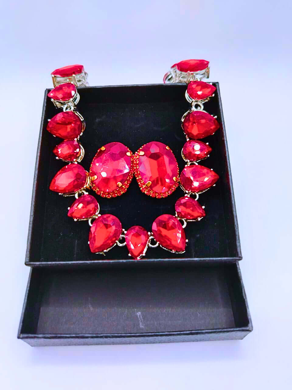 NEB0015,16,17,18 - Collar y Aretes Aleación Circonita Cubica Negro,Rojo y Blanco Calenbi Calenbi Joyería