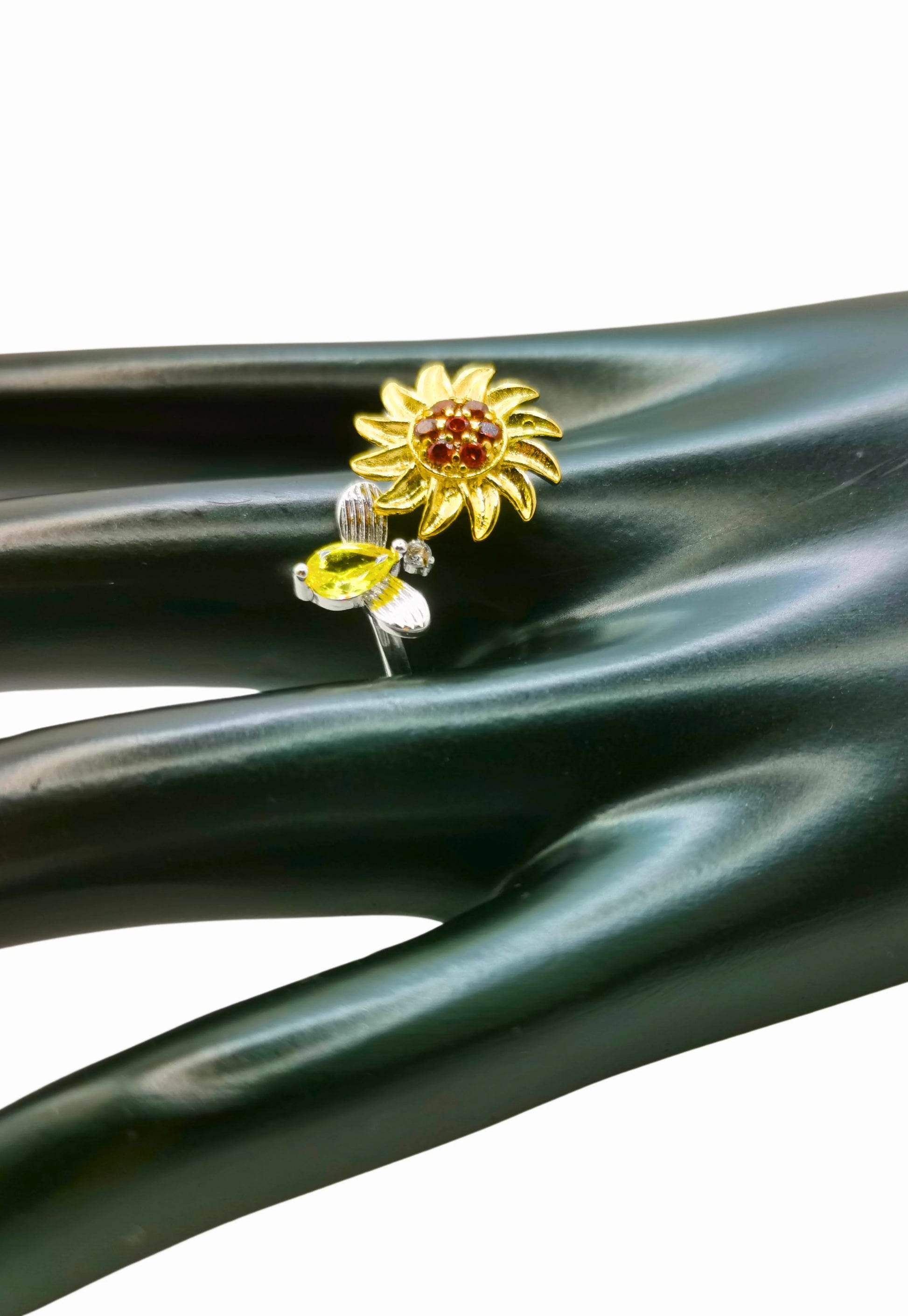 RB0012 - Anillo Aleación Flor y Abeja Calenbi Calenbi Joyería