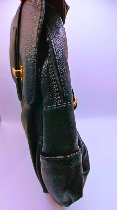 BG0005 - Mochila Pequeña Negra Kanguroo Calenbi Joyería