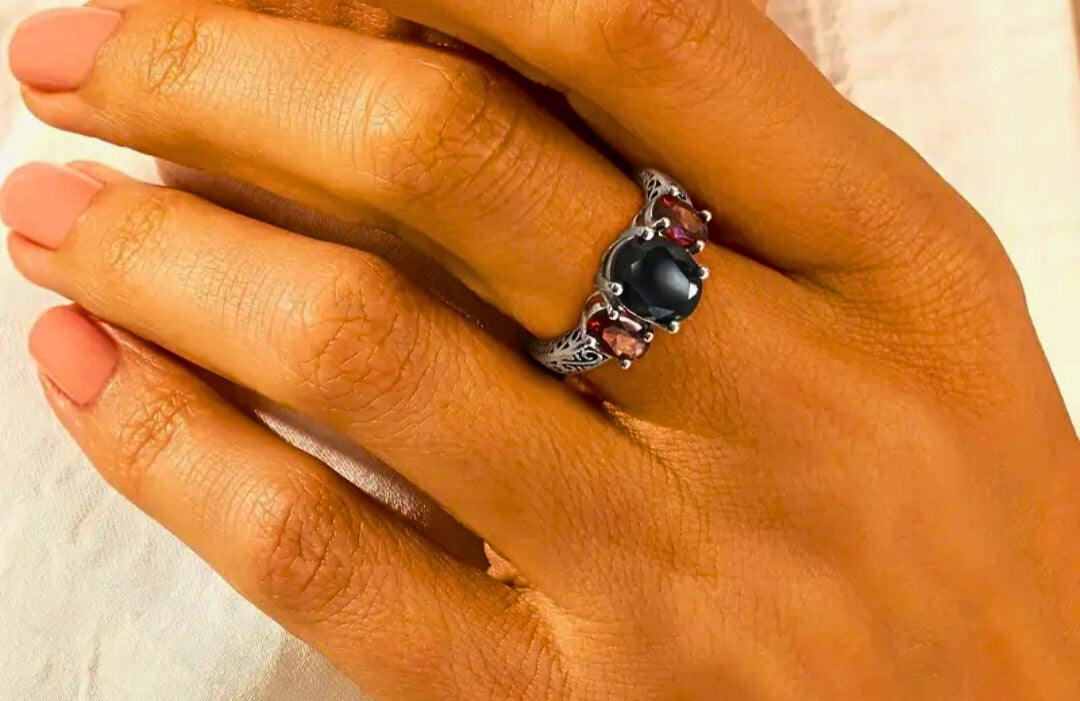 SR0008 - Anillo S925 Ley Circonita Negra y Roja Cerrado Calenbi