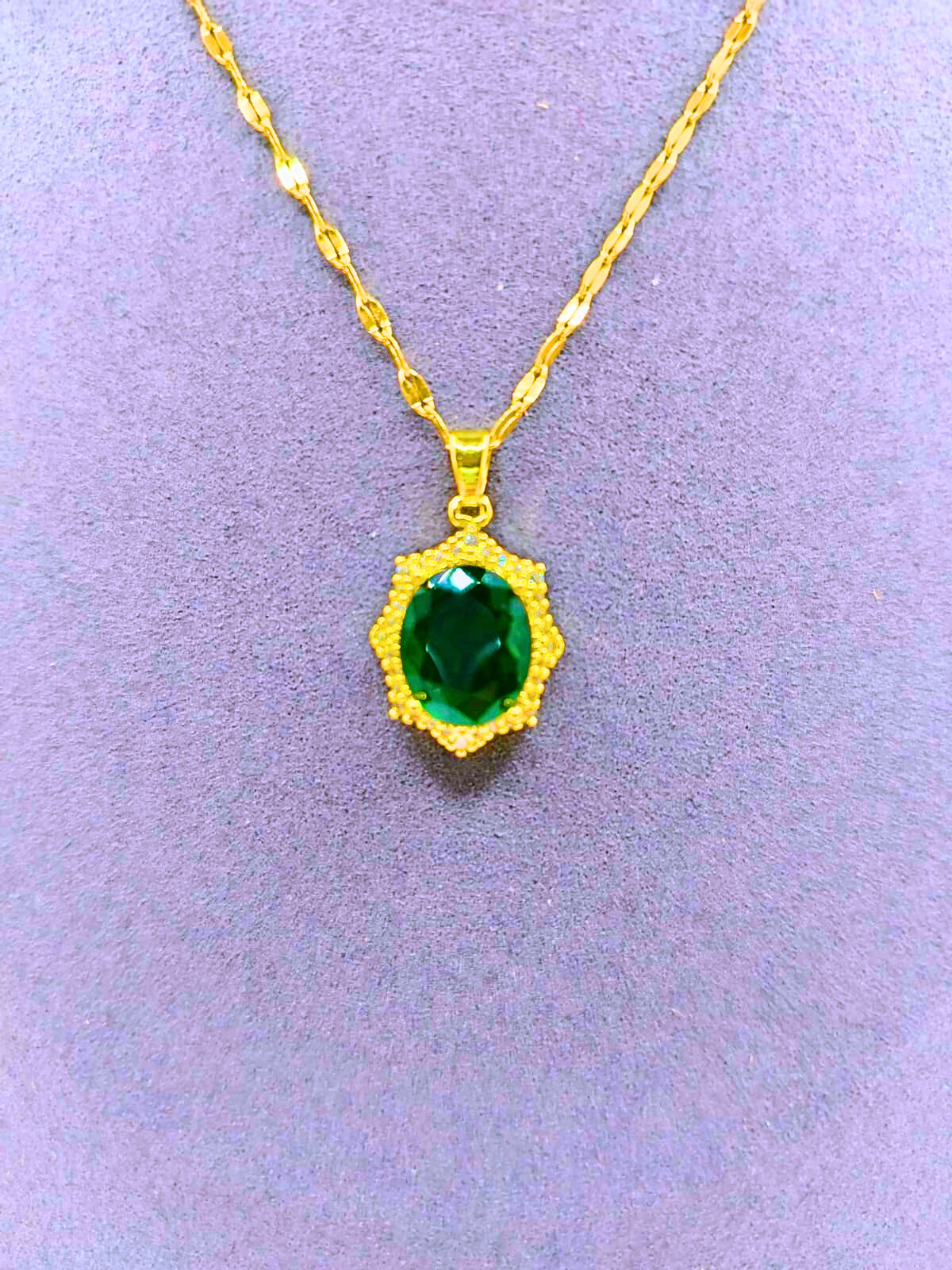 NEB0006 - Collar y Aretes Acero Titanio "Corona De Rey" Circonita Faceteada Verde Chapa Oro 14k Calenbi