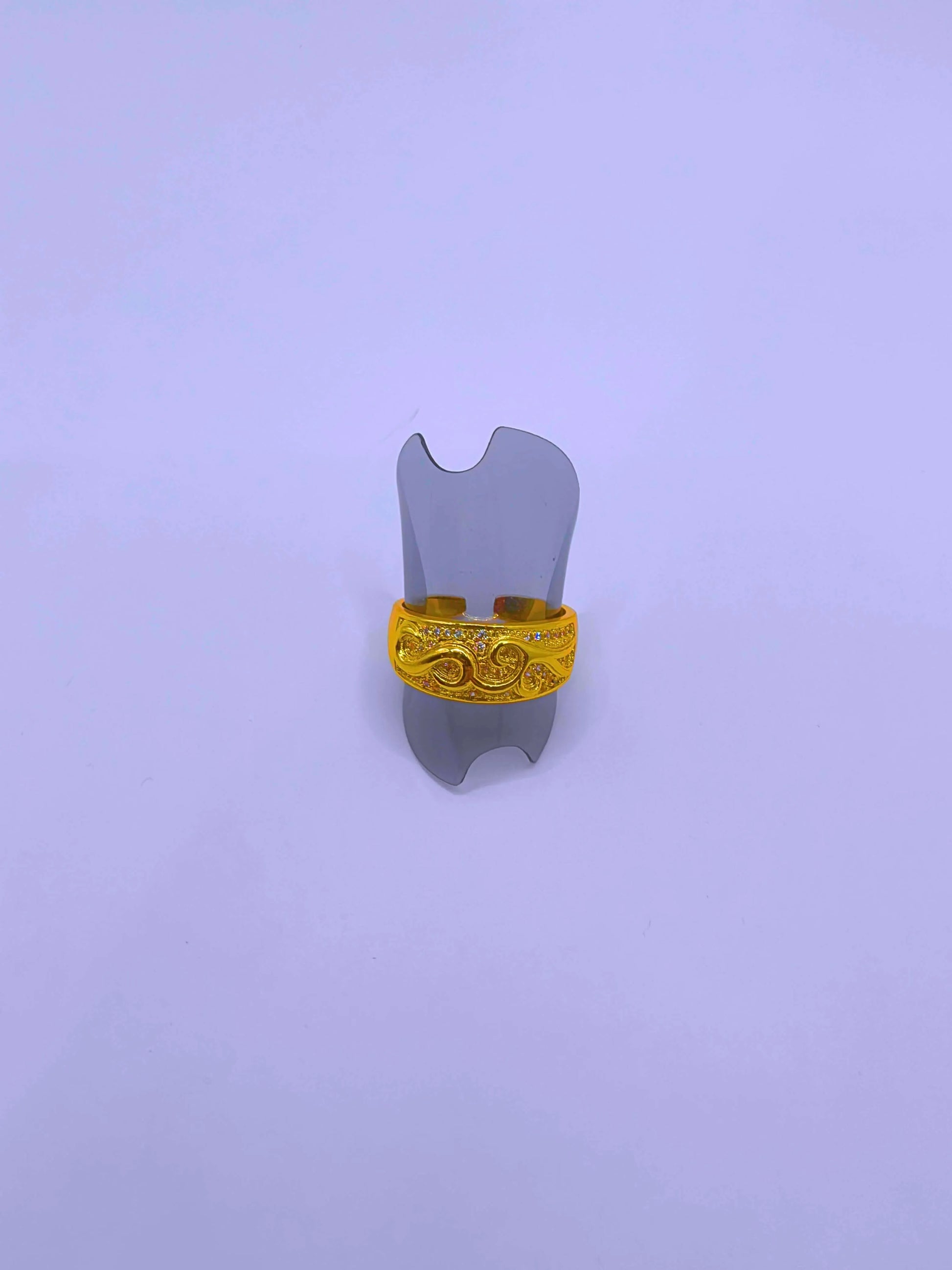 BN0002 - Anillo Cobre Grabado Flor Chapa Oro 14k Ajustable Calenbi Calenbi Joyería