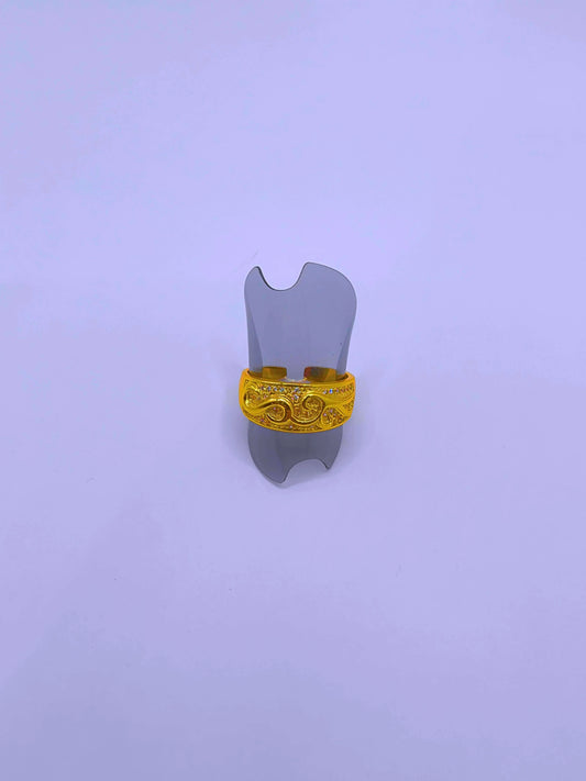 BN0002 - Anillo Cobre Grabado Flor Chapa Oro 14k Ajustable Calenbi Calenbi Joyería