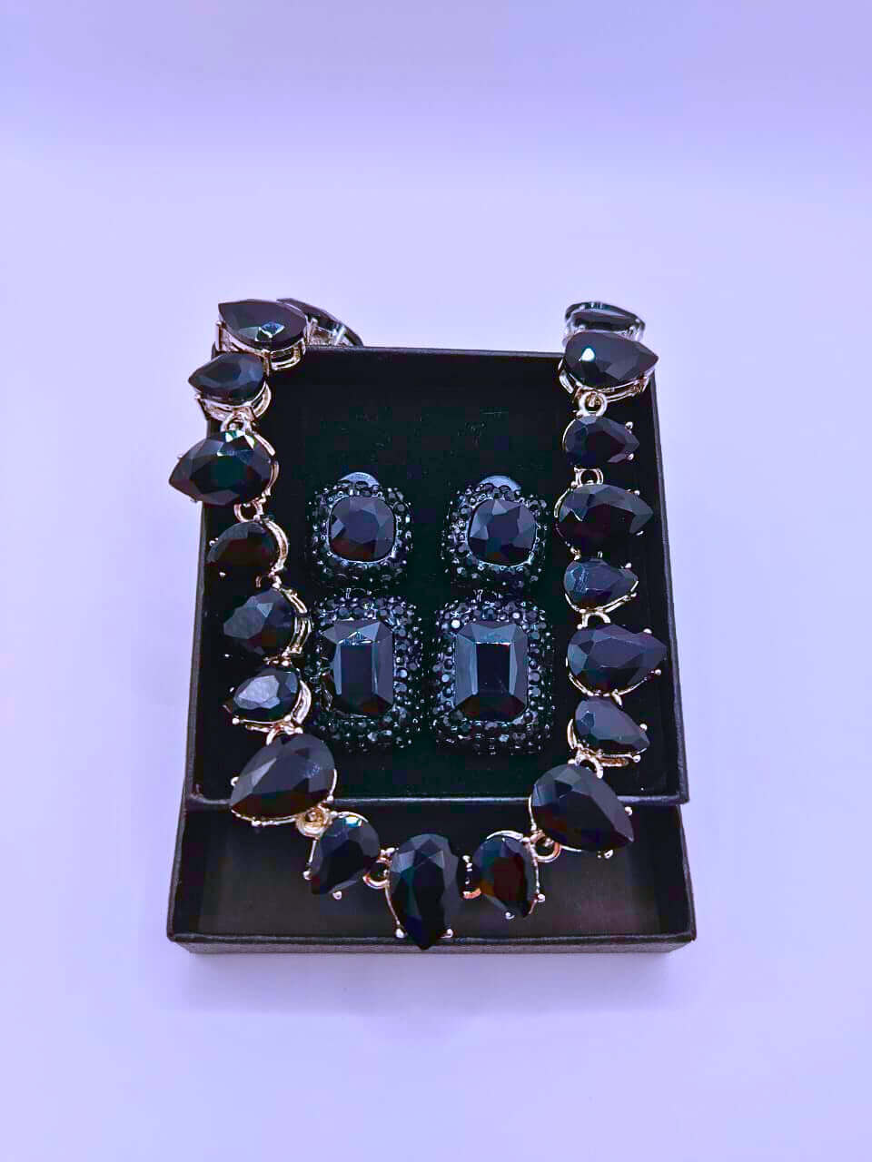 NEB0015,16,17,18 - Collar y Aretes Aleación Circonita Cubica Negro,Rojo y Blanco Calenbi Calenbi Joyería