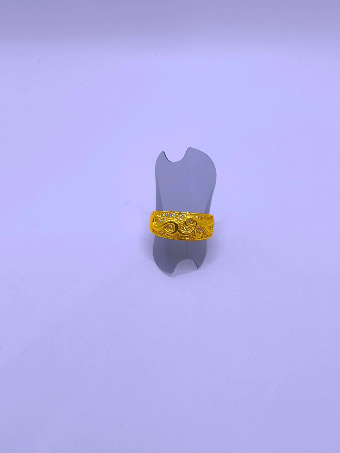 BN0002 - Anillo Cobre Grabado Flor Chapa Oro 14k Ajustable Calenbi Calenbi Joyería