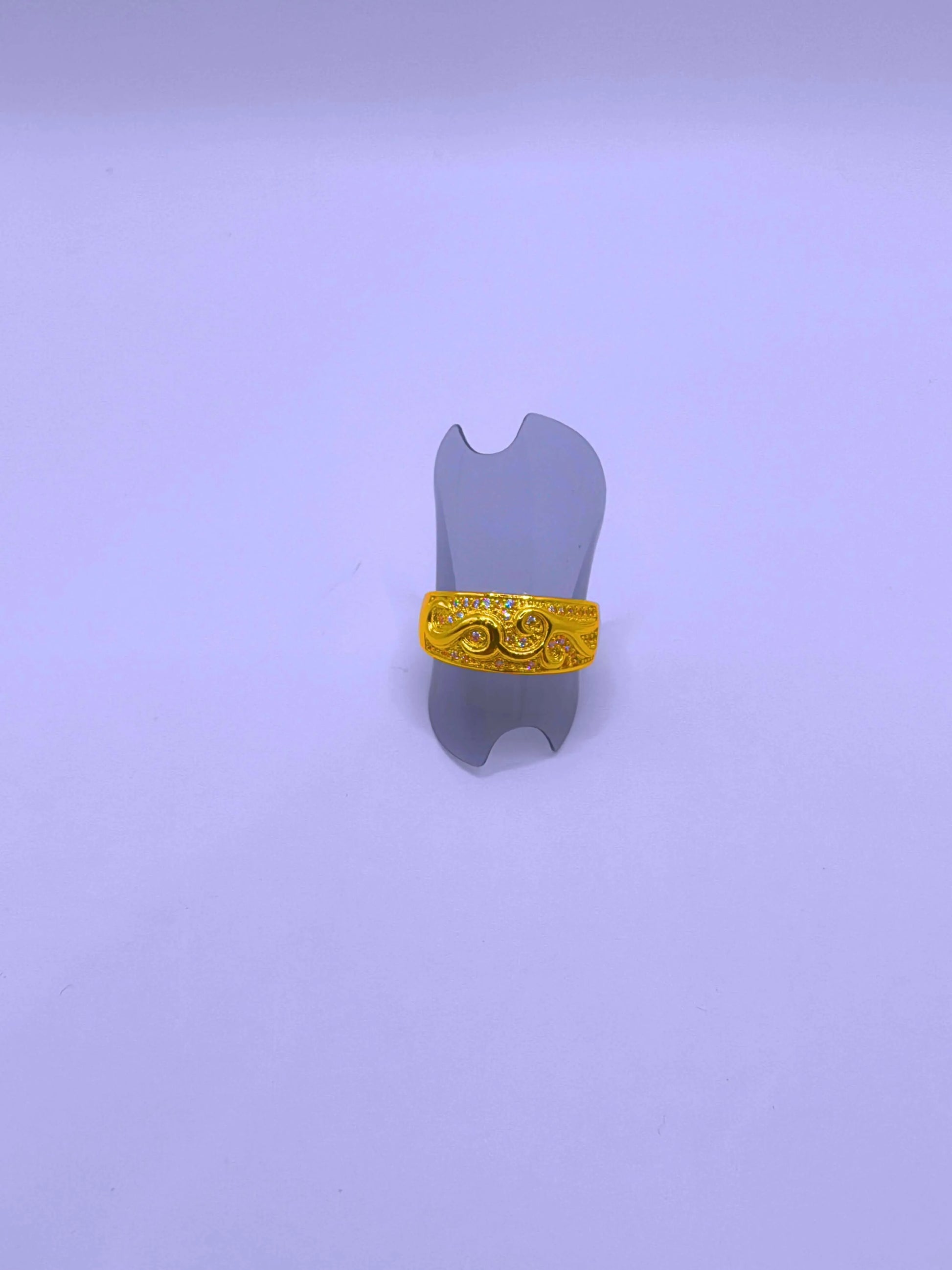 BN0002 - Anillo Cobre Grabado Flor Chapa Oro 14k Ajustable Calenbi Calenbi Joyería