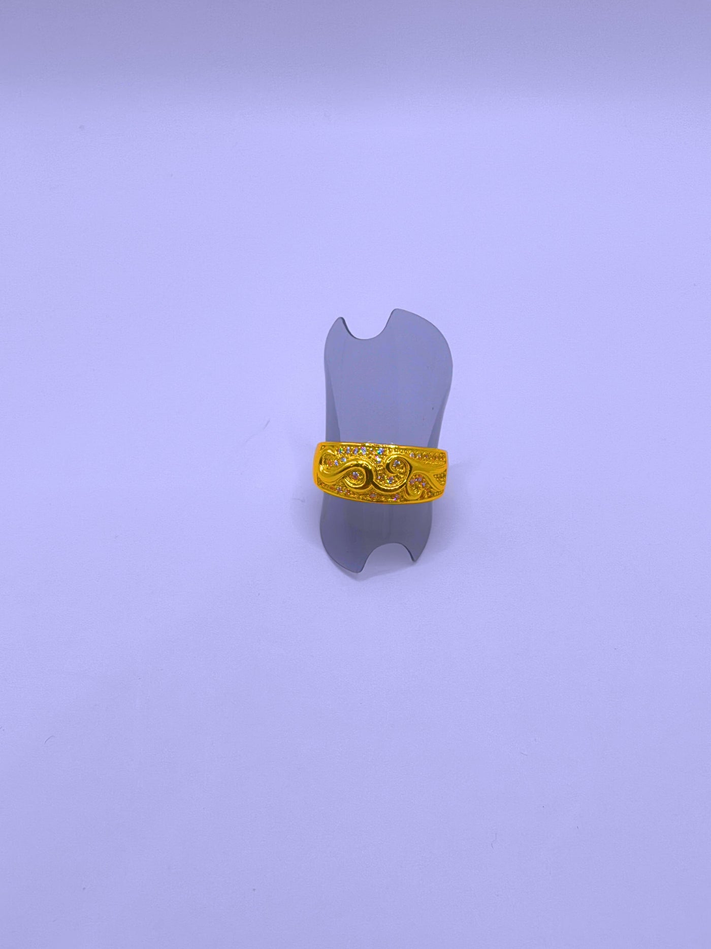 BN0002 - Anillo Cobre Grabado Flor Chapa Oro 14k Ajustable Calenbi Calenbi Joyería