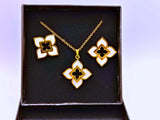 NEB0003,04 - Collar y Aretes Acero Titanio Flor Loto Epoxica Chapa Oro 10k Calenbi Calenbi Joyería